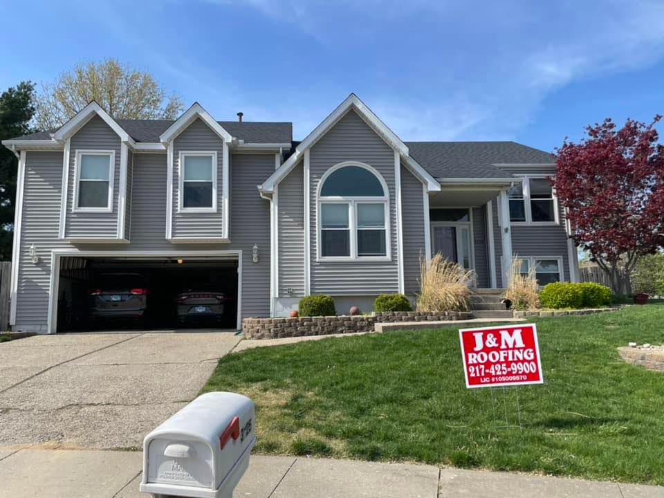 J & M Roofing business image in Forsyth, IL